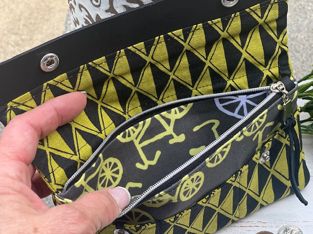 Minimalist Wallet Pattern - Full Size Green & Black Geometric Print