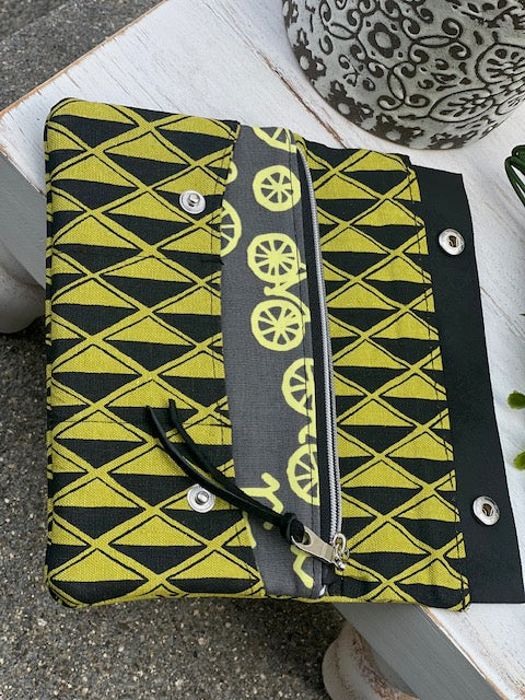 Minimalist Wallet Pattern - Full Size Green & Black Geometric Print